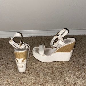 Cream/white Tory Burch wedges